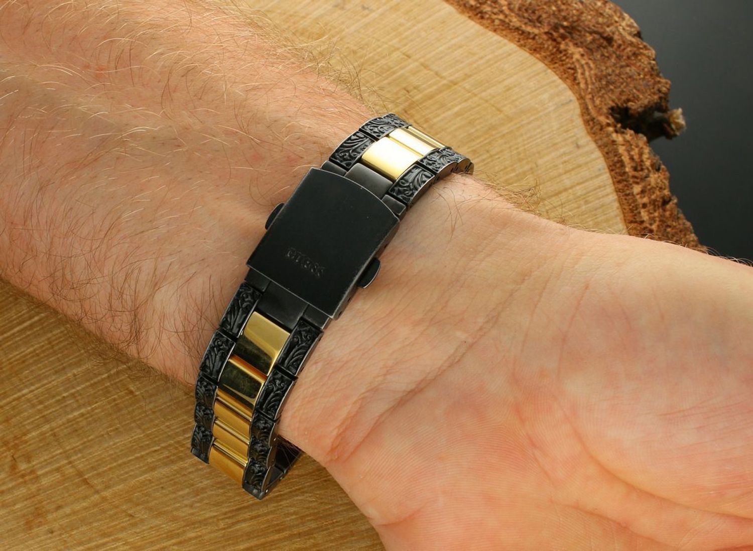 Zegarek GUESS Gilded 'Czarny orkknament' GW0303L1 (3).jpg