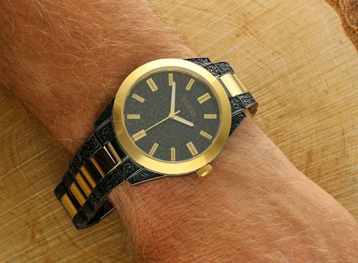 Zegarek GUESS Gilded 'Czarny orkknament' GW0303L1 (3).jpg