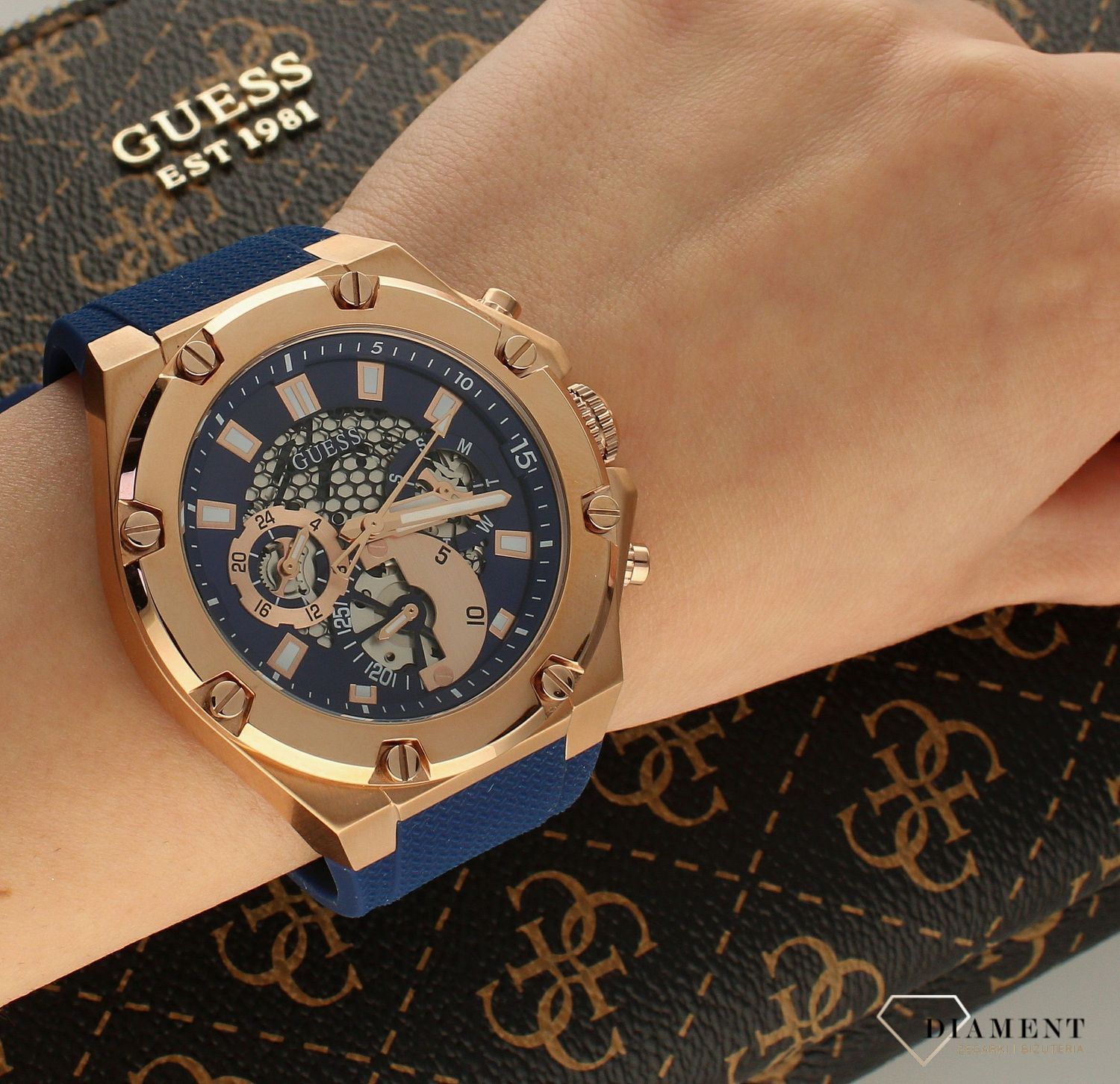Zegarek męski GUESS GW0334G3 w kolorze granatowym  to propozycja dla wszystkich tych, którzy nie chcą pozostać niezauważeni. Zegarek wykonany ze stali pozłacanej. ⌚ Zegarki Guess ✓ Zapraszamy do sklepu www.zegarki-diam.jpg