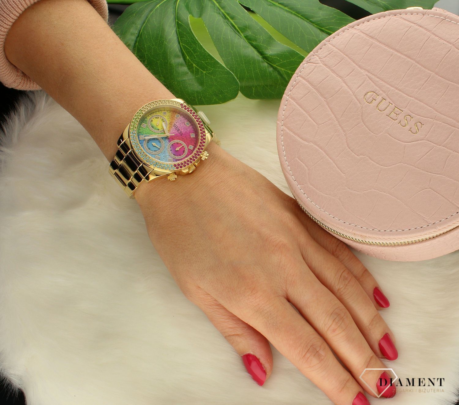 Zegarek damski Guess Sol Yellow Gold Rainbow GW0483L4. Zegarek damski Zegarek damski Guess Sol Yellow Gold Rainbow w złotej kolorystyce to propozycja dla wszystkich tych, którzy nie chcą pozostać niezauważeni. Dokładność.jpg