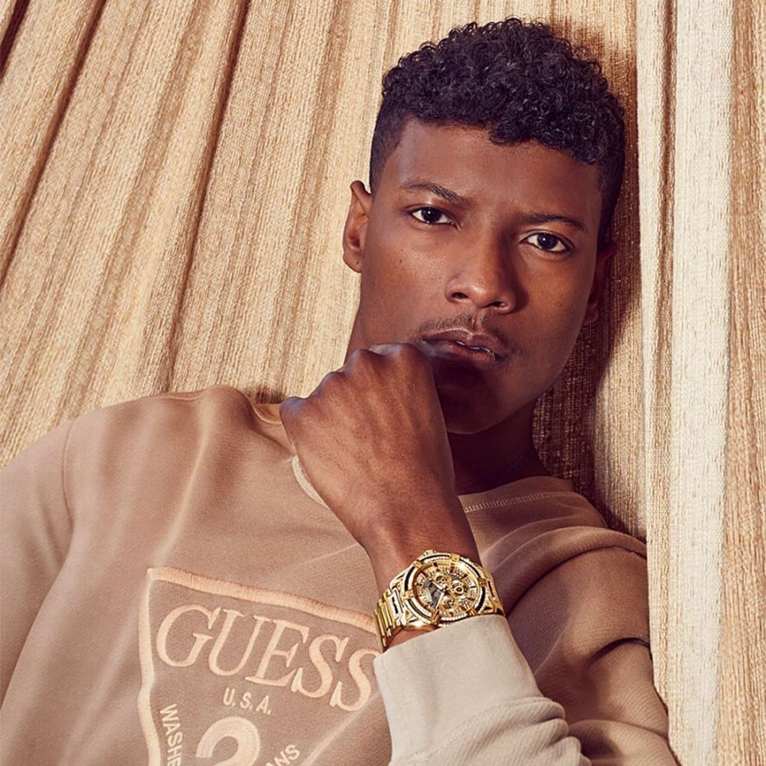 Zegarek męski Guess King w złotym kolorze GW0497G2 (3).jpg