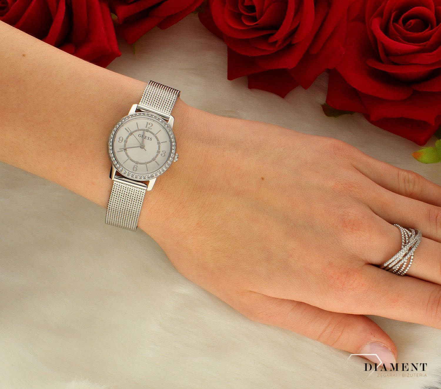 Zegarek damski Guess Melody GW0534L1. Mały zegarek guess. Guess na małą rękę. Zegarek modny marki guess. Stonowany guess. Darmowa dostawa. Delikatny zegarek z guessa..jpg