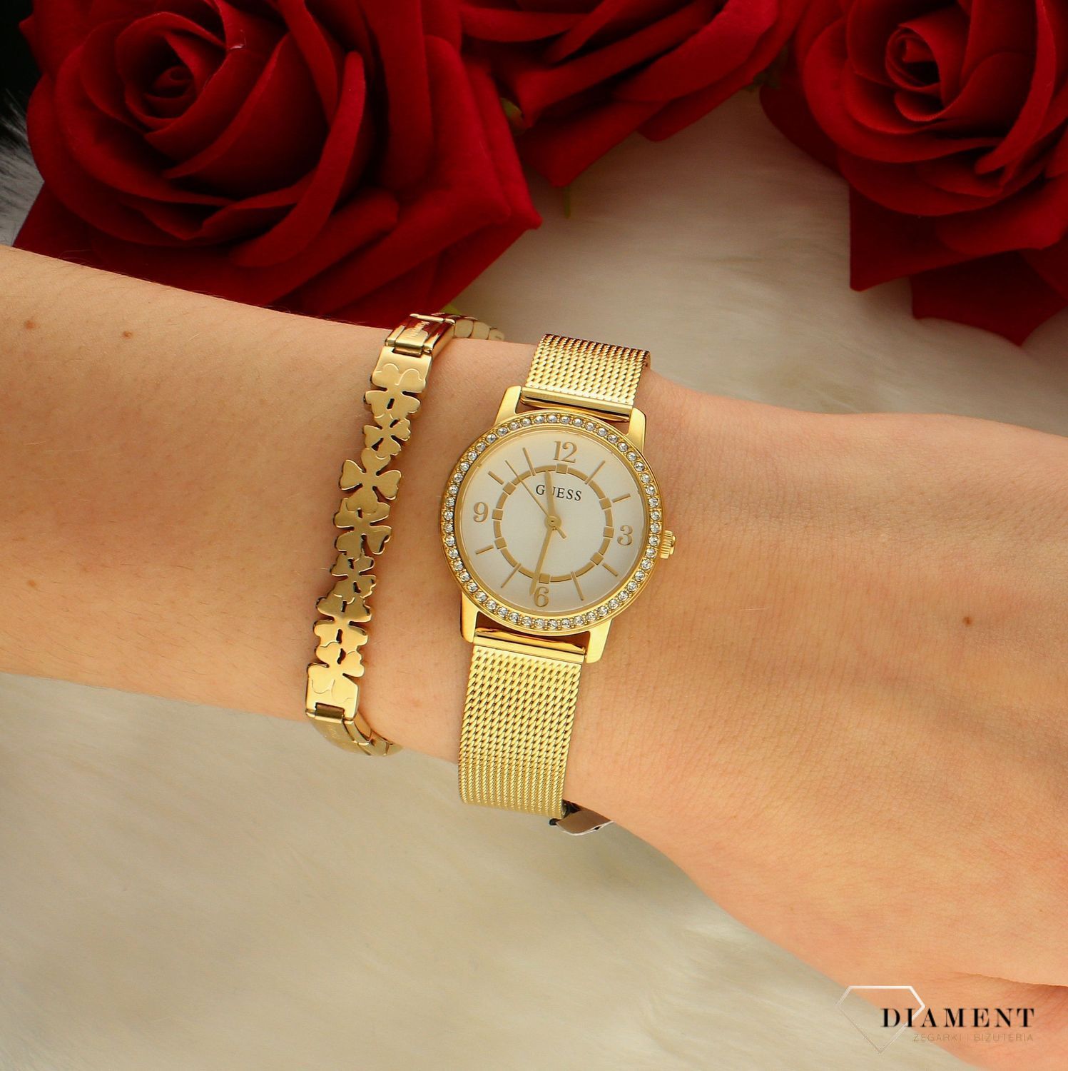 Zegarek damski Guess Melody GW0534L2 złoty. Mały zegarek guess. Guess dla każdego. Delikatny zegarek Guess. Modny zegarek. Modowa marka guess. Produkty z guesa. Darmowa dostawa.jpg