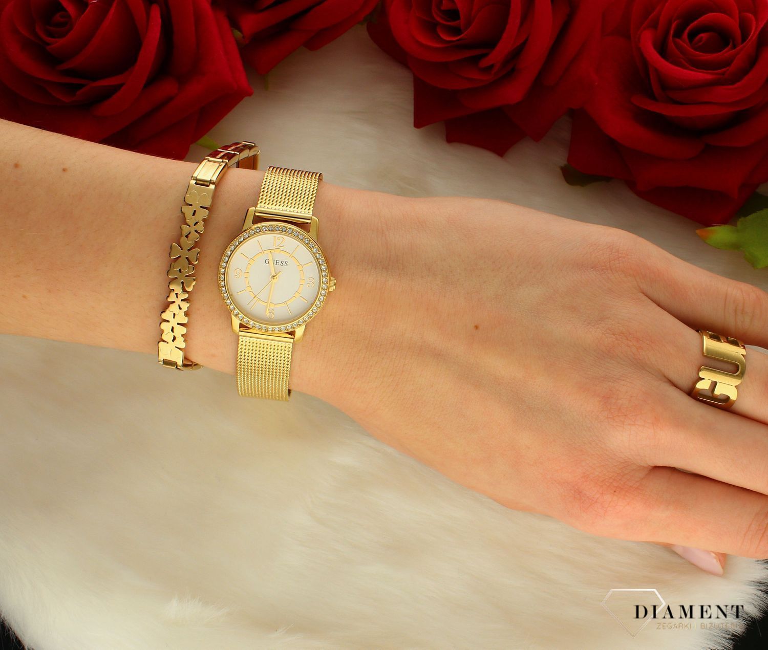Zegarek damski Guess Melody GW0534L2 złoty. Mały zegarek guess. Guess dla każdego. Delikatny zegarek Guess. Modny zegarek. Modowa marka guess. Produkty z guesa. Darmowa dostawa.jpg