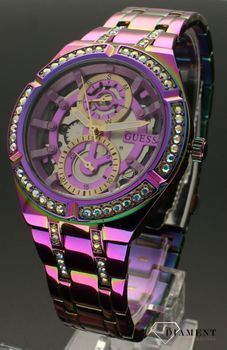 Damski zegarek multikolor GUESS GW0604L4 zachwyca kolorem, przeplatając metaliczne odcienie, gównie fioletu i zieleni. Wykonany z najwyższej jakości stali szlachetnej, przyciąga uwagę wyjątkową tarczą. (3).jpg