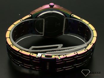 Damski zegarek multikolor GUESS GW0604L4 zachwyca kolorem, przeplatając metaliczne odcienie, gównie fioletu i zieleni. Wykonany z najwyższej jakości stali szlachetnej, przyciąga uwagę wyjątkową tarczą. (5).jpg