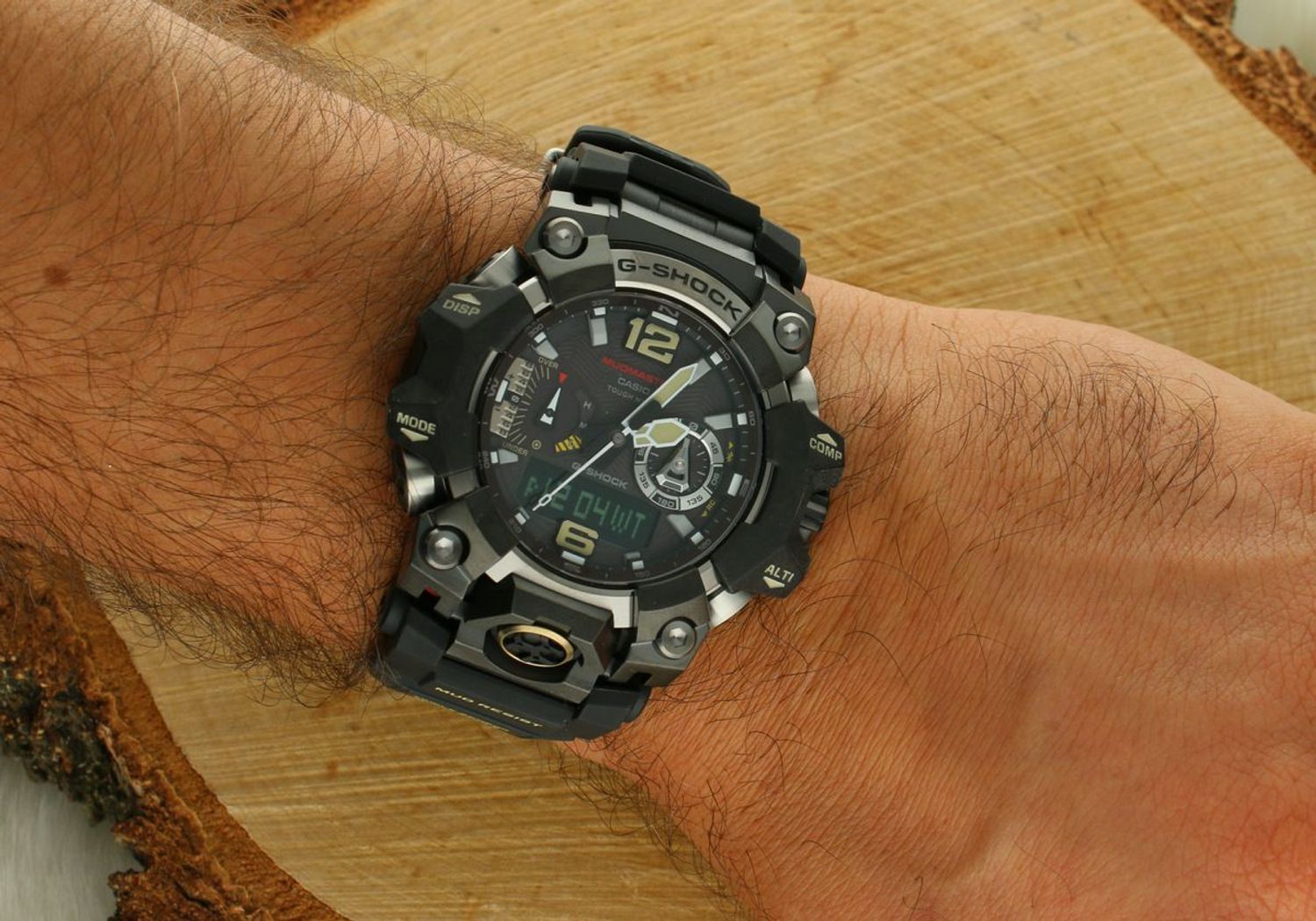 Zegarek męski G-SHOCK Casio Mudmaster Carbon Core GWG-B1000-1AER. Męski zegarek sportowy G-shock. Zegarek wstrząsoodporny Casio G-shock. Zegarek odporny na błoto i kurz. Zegarek męski karbonowy. Zegarek solarny sportowy. Zegarek na prezent d.jpg