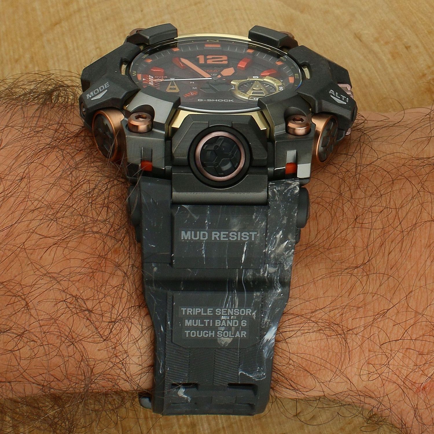 Casio G-SHOCK Mudmaster GWG-B1000MG-1A9ER Magma Gold.jpg