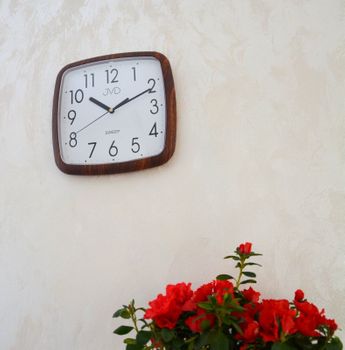 Zegar ścienny kwadratowy brązowy Cichy mechanizm 25 cm JVD H615.6 ✓Zegary ścienne✓Zegar ścienny ✓Nowoczesne zegary (2).JPG