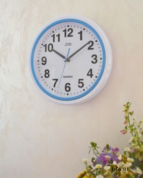 Ścienny zegar JVD HA41.1.  Nowoczesny zegar w białym kolorze z niebieskimi dodatkami. Zegary do nowoczesnego wnętrza.  (1).JPG