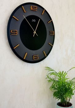 Zegar na ścianę JVD okrągły drewniany w kolorze czarnym HC33.2. Zegar ścienny drewniany JVD (7).JPG