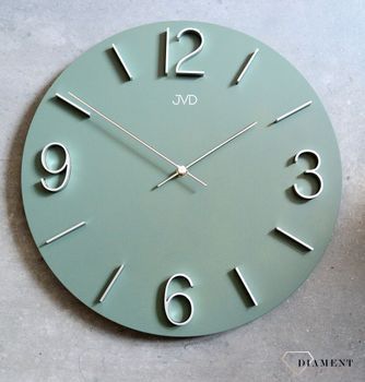 Zegar ścienny zielony ze srebrnymi cyframi JVD HC35.6. Okrągły zegar w kolorze oliwkowym z wyraźnymi cyframi w kolorze srebrnym.  (2).JPG