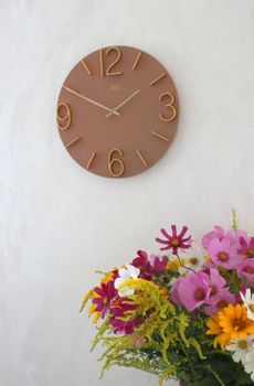 Zegar ścienny do salonu JVD 'Buk, grusza szwajcarska' z kategorii zegarów Ściennych drewnianych do salonu HC37.1. To idealny pomysł na rocznicę ślubu. Zegar do salonu (1).JPG