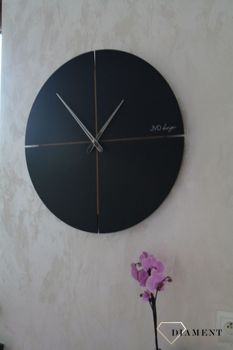 Zegar na ścianę do salonu duży czarny 60 cm HC40.1. Zegar na ścianę do salonu. Zegar o prostym, okrągłym kształcie z zachowaniem nowoczesnego wyglądu (2).JPG