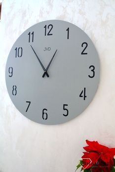 Zegar na ścianę do salonu duży 70 cm HC43. Ciemne, wycięte cyfry arabskie. Duży szary zegar z czarnymi cyframi arabskimi.  (1).JPG