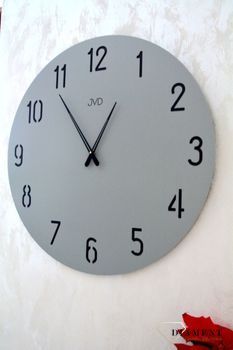 Zegar na ścianę do salonu duży 70 cm HC43. Ciemne, wycięte cyfry arabskie. Duży szary zegar z czarnymi cyframi arabskimi.  (8).JPG