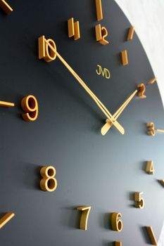 Duży zegar ścienny duży drewniany 70 cm HC701.2 czarno złoty. Zegar ścienny nowoczesny. Duży czarny zegar ścienny nowoczesny (6).JPG