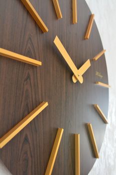 Zegar ścienny duży drewniany 70 cm HC702.1 ciemny brąz. Zegar ścienny nowoczesny. Duży zegar ścienny nowoczesny.  (4).JPG