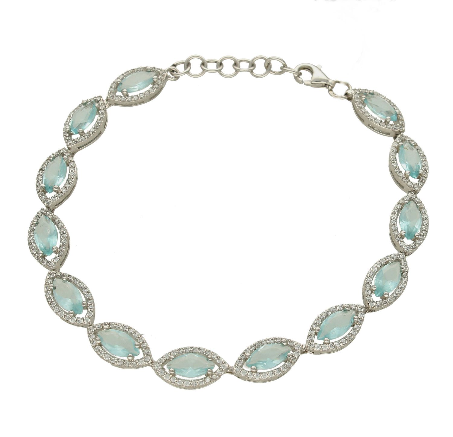 Bransoletka srebrna jest świetnym dodatkiem, który przyozdobi dłoń pań stawiających na klasykę i subtelność. Bransoletkę można nosić samą lub w modnym zestawieniu z inną biżuterią (2).jpg