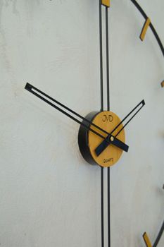 Zegar ścienny JVD HJ105 średnica 57 cm. Duży efektowny czarno-brązowy metalowy zegar ścienny do salonu holu recepcji JVD LOFT HJ105 ✓ Kurier Gratis 24h (5).JPG
