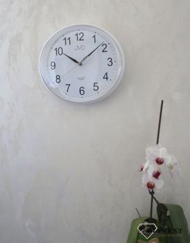Zegar ścienny w białym kolorze z wyraźną tarcza. Zegar z podświetleniem. Zegary na ścianę. Tarcza zegarka podświetlana automatycznie po zmroku (1).JPG