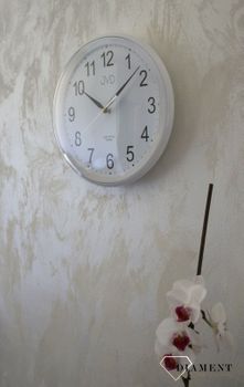 Zegar ścienny w białym kolorze z wyraźną tarcza. Zegar z podświetleniem. Zegary na ścianę. Tarcza zegarka podświetlana automatycznie po zmroku (7).JPG