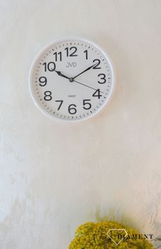 Zegar ścienny biały JVD.  Zegar biały na ścianę 25 cm. Zegar na baterię. Zegar ścienny w obudowie w kolorze białym z białą wyraźna tarczą.  (4).JPG