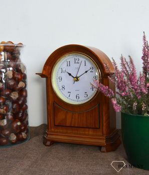 Zegar kominkowy drewniany JVD HS12.3 to zegar kominkowy wykonany z drewna w kolorze jasnego orzecha. Piękny zegar do stylowego wnętrza (1).JPG