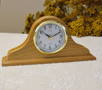 Zegar kominkowy drewniany HS2007.1. Piękny zegar kominkowy z czytelną tarczą, dzięki której odczytasz godzinę ,,na pierwszy rzut oka (1).JPG