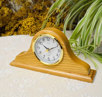 Zegar kominkowy drewniany HS2007.1. Piękny zegar kominkowy z czytelną tarczą, dzięki której odczytasz godzinę ,,na pierwszy rzut oka (3).JPG