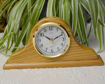 Zegar kominkowy drewniany HS2007.1. Piękny zegar kominkowy z czytelną tarczą, dzięki której odczytasz godzinę ,,na pierwszy rzut oka (5).JPG