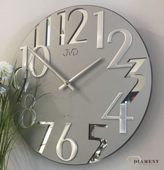 Nowoczesny zegar na ścianę do salonu szklany to bardzo modny dodatek pasujący do większości wnętrz. Okrągła tarcza zegara. Zegar ścienny do salonu (1).jpg