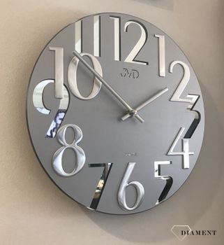 Nowoczesny zegar na ścianę do salonu szklany to bardzo modny dodatek pasujący do większości wnętrz. Okrągła tarcza zegara. Zegar ścienny do salonu (2).jpg