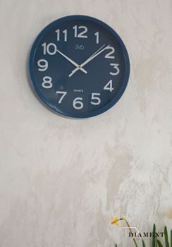Zegar na ścianę JVD do pokoju niebieski HX2472.4. Zegar ścienny w kolorze niebieskim. Niebieska tarcza zegarka z białymi cyframi arabskimi i białymi wskazówkami. Zegar ścienny do pokoju. Świetna ozdoba ściany (1).JPG