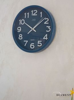 Zegar na ścianę JVD do pokoju niebieski HX2472.4. Zegar ścienny w kolorze niebieskim. Niebieska tarcza zegarka z białymi cyframi arabskimi i białymi wskazówkami. Zegar ścienny do pokoju. Świetna ozdoba ściany  (4).JPG