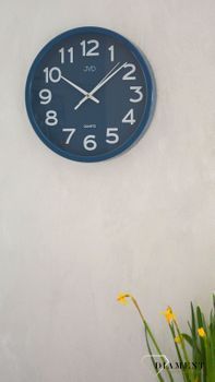 Zegar na ścianę JVD do pokoju niebieski HX2472.4. Zegar ścienny w kolorze niebieskim. Niebieska tarcza zegarka z białymi cyframi arabskimi i białymi wskazówkami. Zegar ścienny do pokoju. Świetna ozdoba ściany .JPG