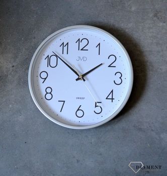 Zegar ścienny srebrny płynący sekundnik JVD HX2487.2  Nowoczesny zegar złoty z cyframi arabskimi. Zegary do nowoczesnego wnętrza (5).JPG