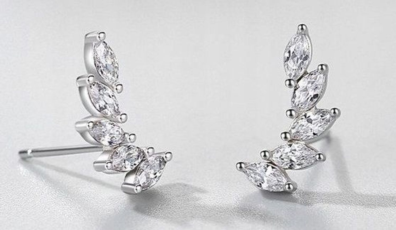 Srebrne kolczyki damskie 925 skrzydła z cyrkoniami IM0410623KS. Srebrne kolczyki damskie. Kolczyki srebrne wkrętki. Kolczyki srebrne na sztyft. Kolczyki damskie idealne na prezent. Kolczyki skrzydła srebrne z cyrkoniami (1).jpg
