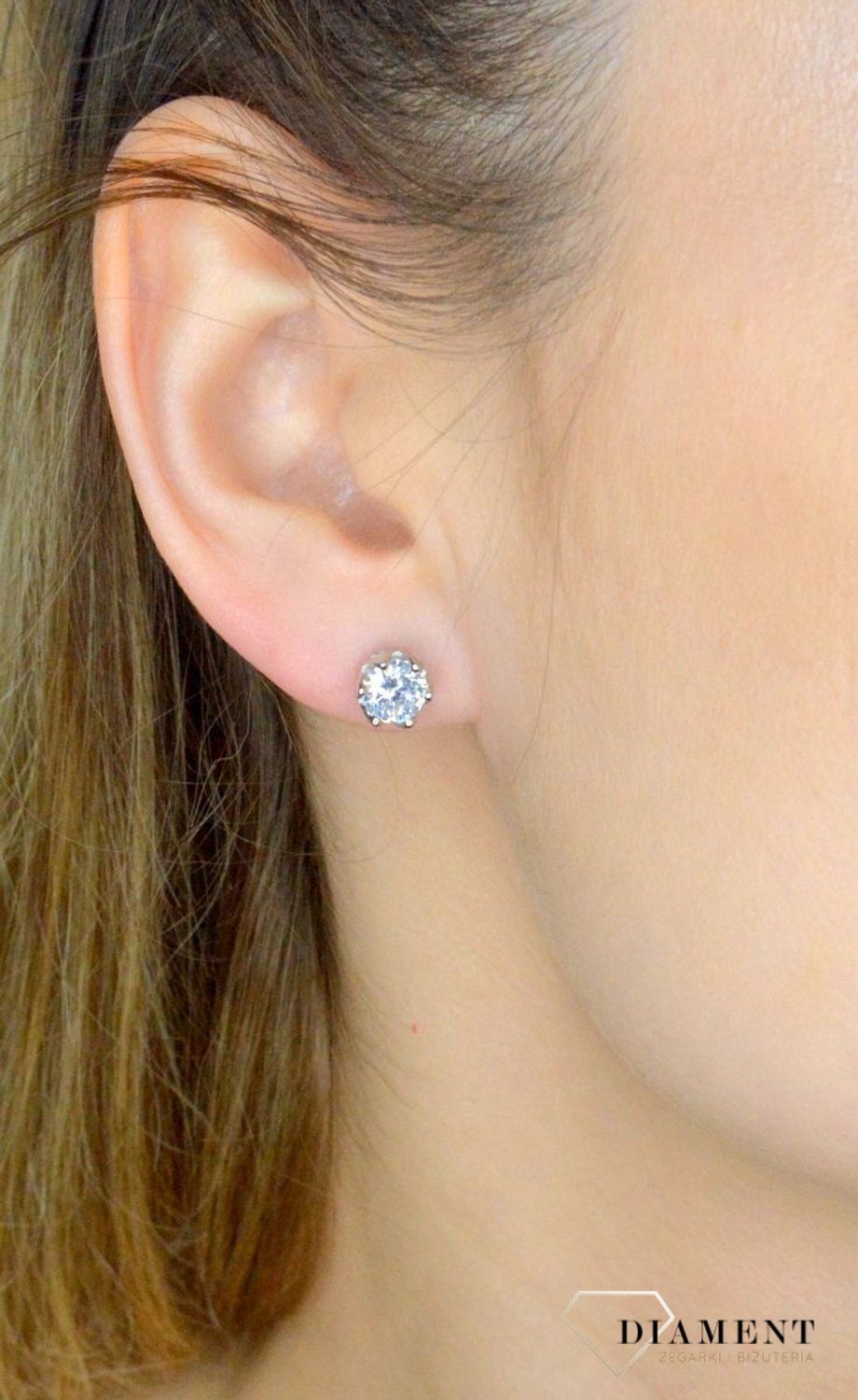 Srebrne kolczyki wkrętki 925 okrągłe cyrkonie IM0850423KSR. Srebrne kolczyki damskie. Srebrne kolczyki wkrętki. Kolczyki srebrne z okrągłą cyrkonią. Kolczyki srebrne idealne na prezent dla kobiety..jpg
