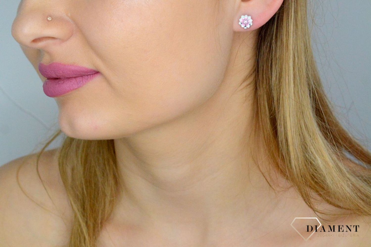 Srebrne kolczyki dziecięce 925 kwiatki IM0890623KS. Srebrne kolczyki dziecięce. Kolczyki kwiatki z cyrkoniami. Kolczyki kwiatki na sztyft. Kolczyki srebrne wkrętki idealne na prezent..jpg