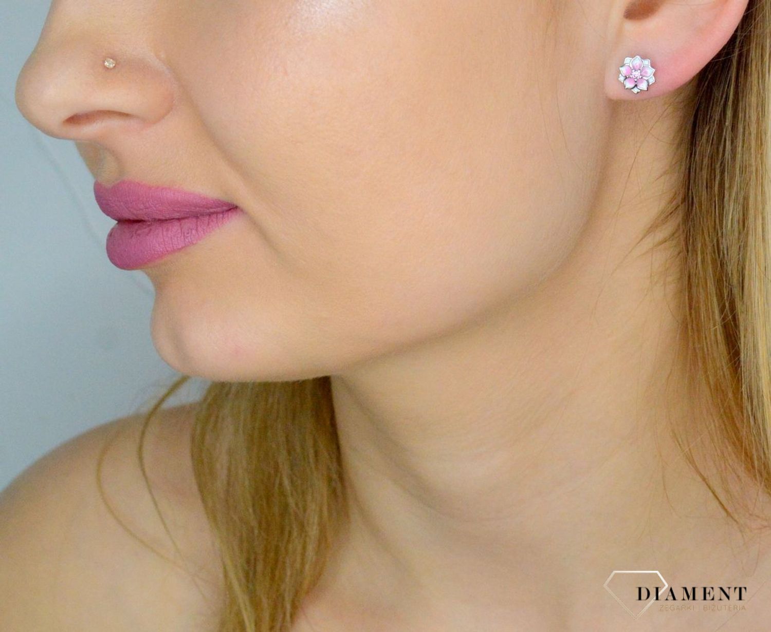 Srebrne kolczyki dziecięce 925 kwiatki IM0890623KS. Srebrne kolczyki dziecięce. Kolczyki kwiatki z cyrkoniami. Kolczyki kwiatki na sztyft. Kolczyki srebrne wkrętki idealne na prezent..jpg