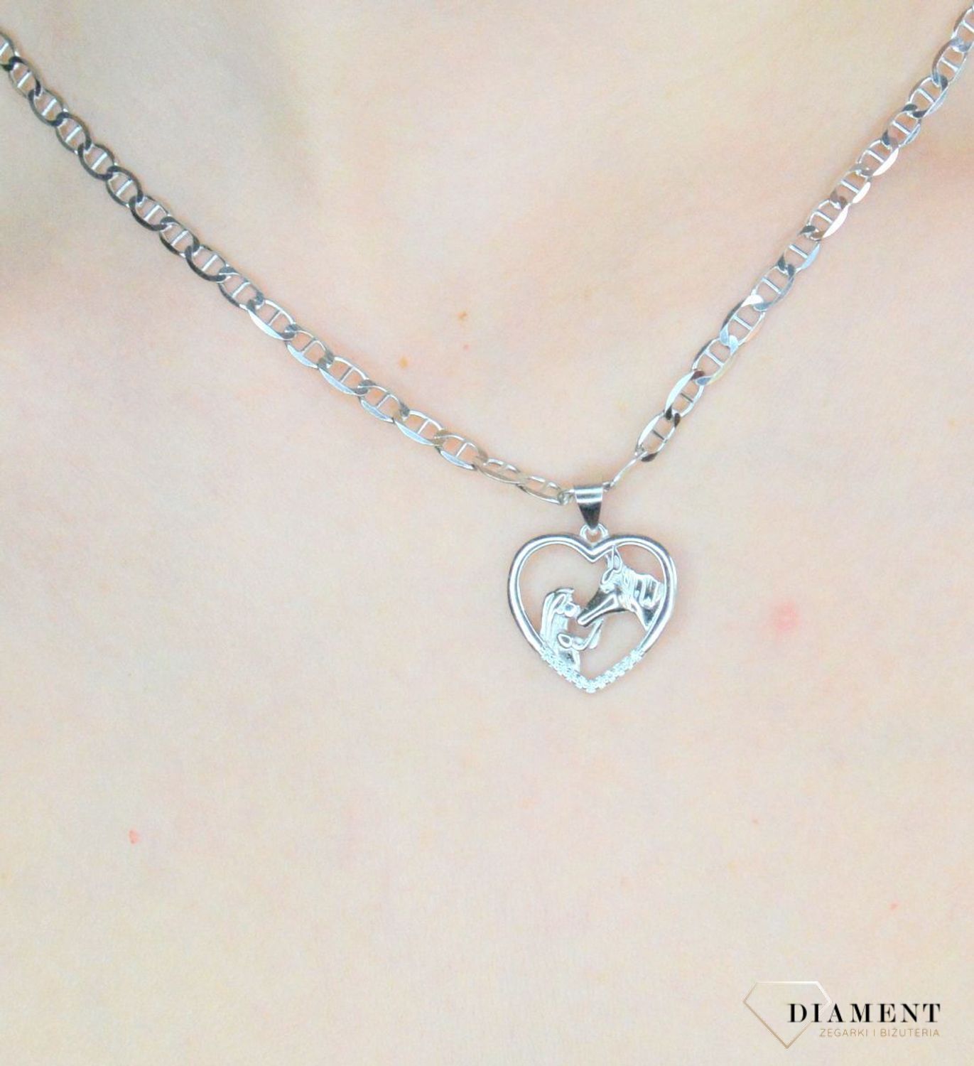 Zawieszka srebrna damska ''Miłość do konia IM1200423PR. Zawieszka srebrna damska. Zawieszka srebrna z motywem konia. Damski wisiorek z koniem w sercu. Srebrna zawieszka idealna na prezent..jpg