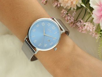 Stylowy zegarek JVD J-TS42 – niebieska tarcza, stal nierdzewna, bransoleta mesh, mechanizm Miyota, 5 ATM, szkło mineralne, średnica koperty 40 mm. Elegancja i wygoda.4f.jpg