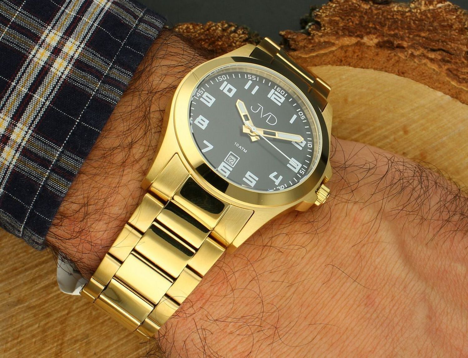 JVD J1041.41 – męski zegarek kwarcowy z mineralnym szkłem, stalową kopertą i bransoletą IP, luminescencyjnymi wskazówkami, stałą lunetą minutową i wodoszczelnością 100 M.1.jpg