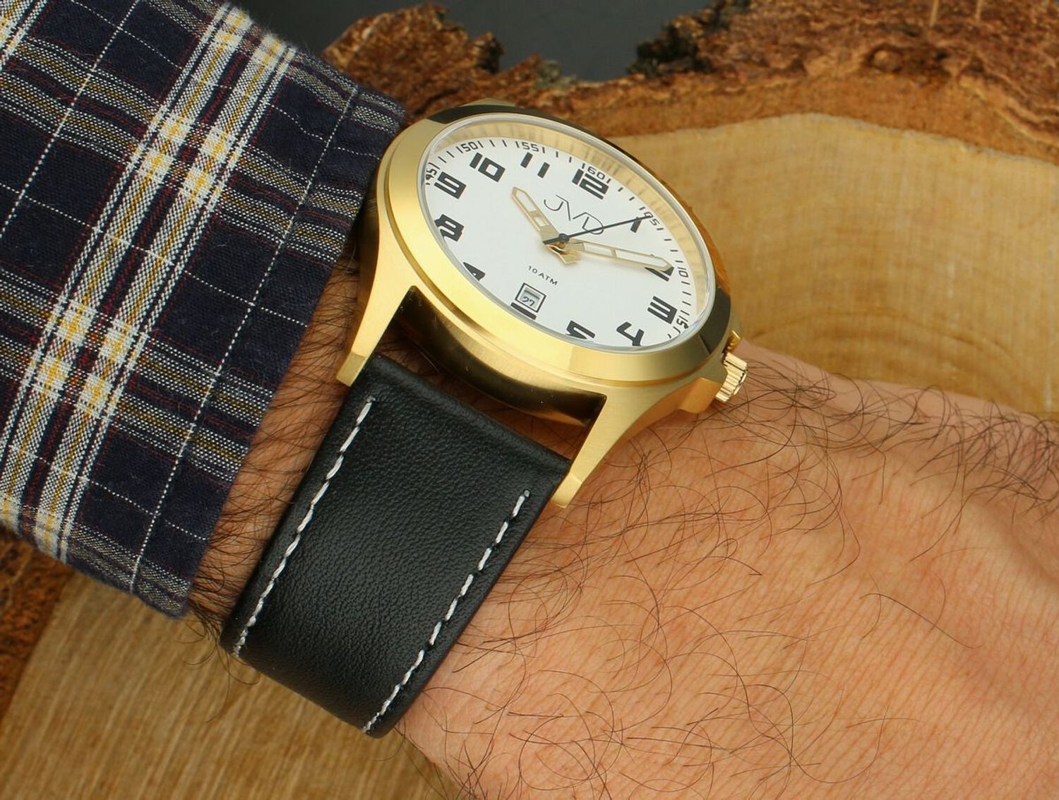 JVD J1041.48 – męski zegarek kwarcowy z japońskim mechanizmem Miyota, kopertą PVD złota, skórzanym paskiem, mineralnym szkłem hartowanym i wodoszczelnością 10 ATM.1.jpg