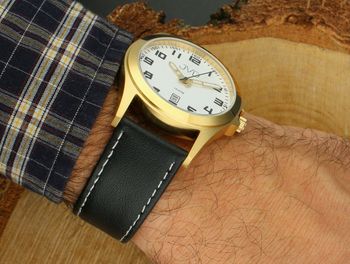 JVD J1041.48 – męski zegarek kwarcowy z japońskim mechanizmem Miyota, kopertą PVD złota, skórzanym paskiem, mineralnym szkłem hartowanym i wodoszczelnością 10 ATM.6.jpg