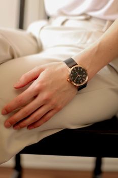 Zegarek damski JVD J1124.6 z czarną stalową kopertą IPBlack, szkłem mineralnym hartowanym i japońskim mechanizmem Miyota. Elegancki zegarek z mediolańskim paskiem, 5.jpg