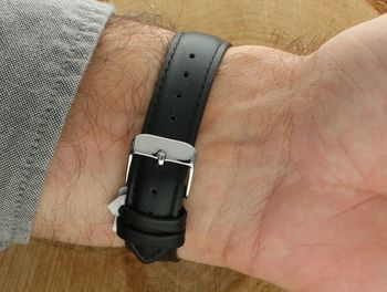 Elegancki zegarek męski JVD J1130.1 z czarnym skórzanym paskiem, antracytową stalową kopertą, japońskim mechanizmem Miyota i wodoszczelnością 10 ATM. I5.jpg