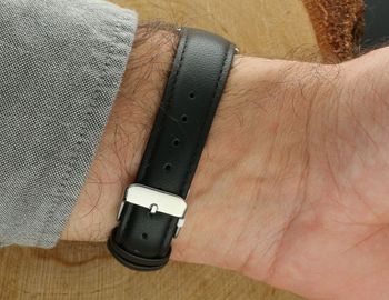 Elegancki zegarek męski JVD J1130.2 z srebrną kopertą stalową, skórzanym paskiem i japońskim mechanizmem Miyota. Wodoszczelność 10 ATM, idealny do codziennego noszenia i na specjalne okazje.6.jpg