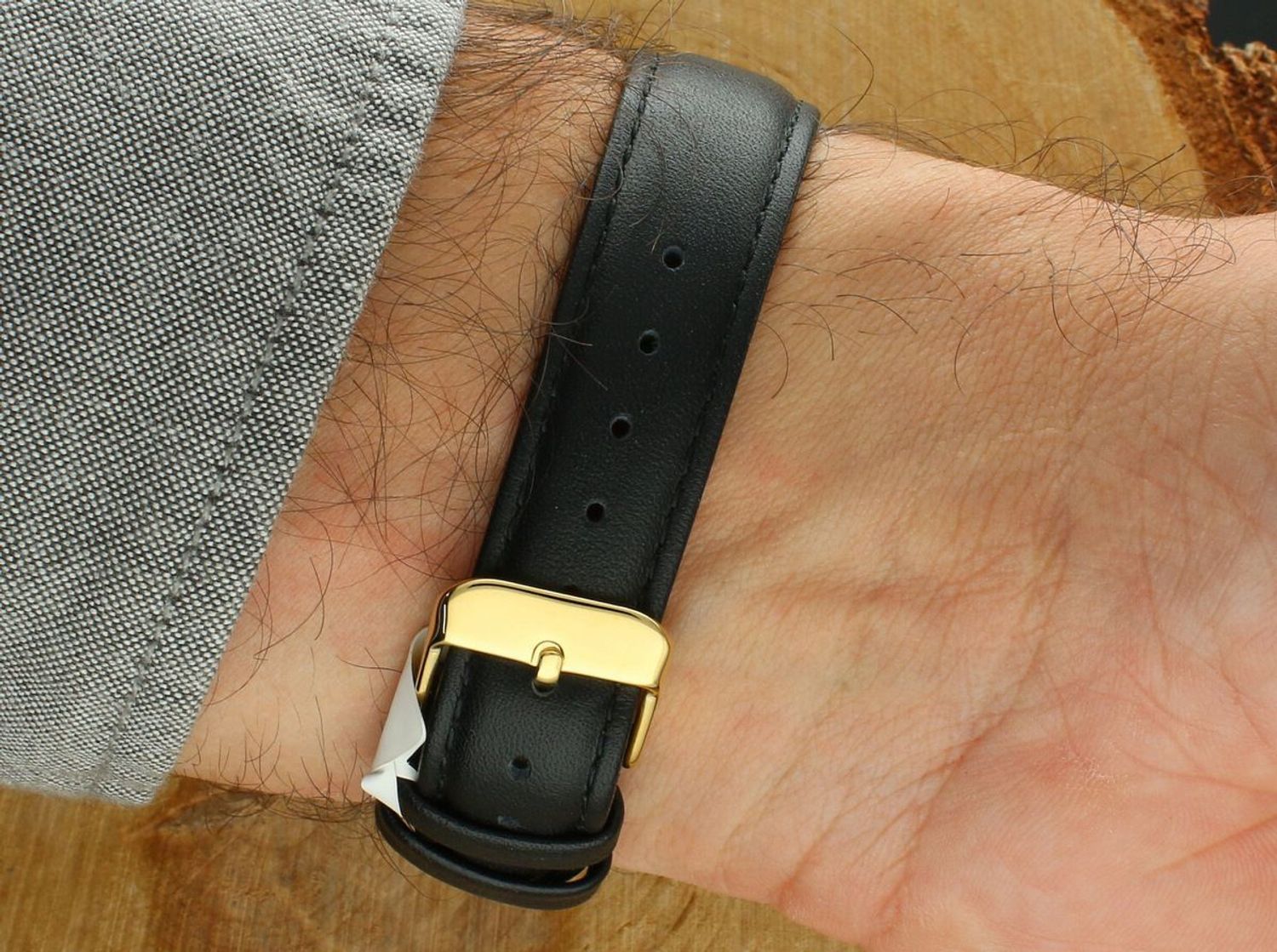 Elegancki zegarek męski JVD J1130.5 z czarną kopertą stalową, złotą powłoką PVD (IPGold), skórzanym paskiem i japońskim mechanizmem Miyota. Wodoszczelność 10 ATM, 1.jpg